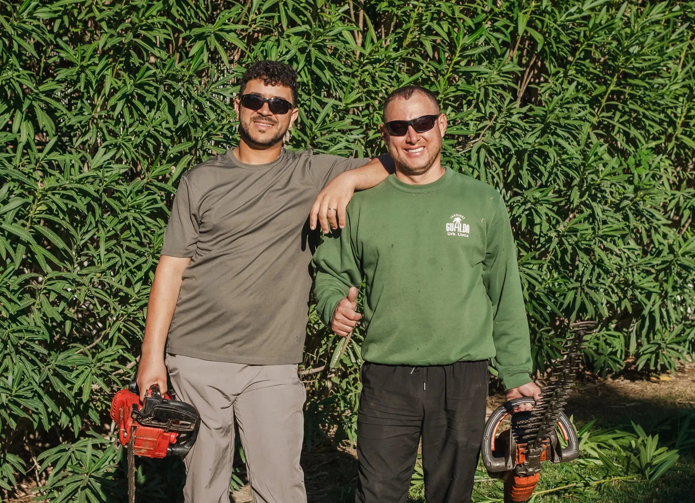 gardeners-working-partners